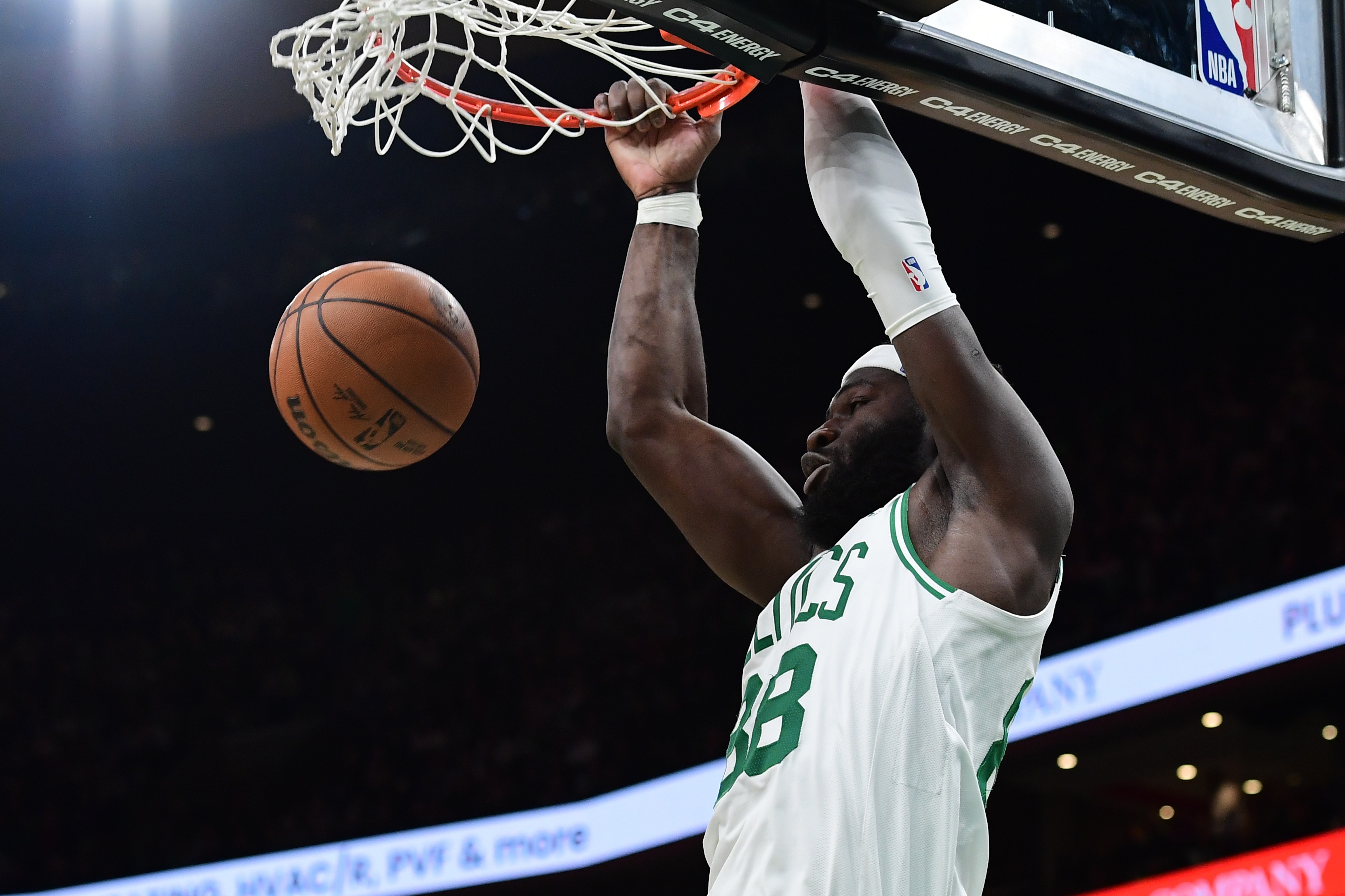 开云体育下载-效率很高！科塔9投7中砍下15分8篮板2助攻2抢断1盖帽