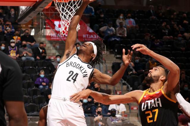 开云APP-篮网生涯首秀狂砍23+15！10天短工得到纳什的盛赞