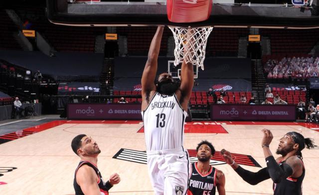 开云体育下载-三巨头有多香?湖勇举步维艰 篮网依旧高歌猛进